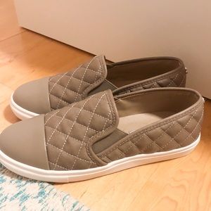 STEVE MADDEN slip ons